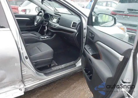 2019 Toyota Highlander Le z USA, uszkodzony, nr VIN 5TDBZRFH6KS734111